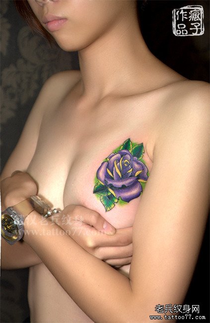 为一福建妹子制作的玫瑰花纹身作品遮盖旧纹身