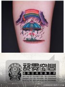 一款时尚很酷的乌云闪电雨伞纹身图案