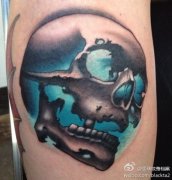 一款时尚很酷的欧美彩色骷髅纹身图案