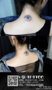 女生后脖子时尚很酷的眼睛纹身图案