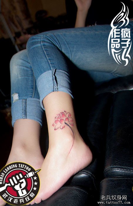 小清新彩色莲花纹身图案作品及含义
