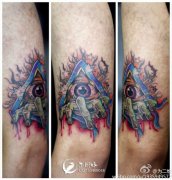 一款另类很酷的眼睛与鬼手纹身图案