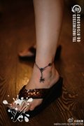 一款女生脚腕潮流小巧的脚链纹身图案