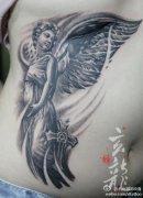 女生腹部潮流唯美的一款天使纹身图案