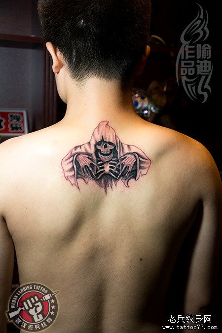 后背死神纹身作品由武汉纹身店喻迪打造