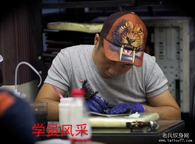 武汉老兵纹身学校介绍来自湖南纹身学员曾斌纹身练习中