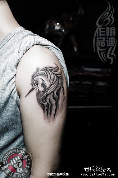 大臂独角兽纹身作品在东方及西方的纹身寓意