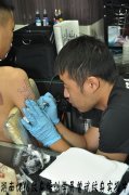 武汉纹身学校介绍来自湖南纹身学员曾斌纹身实操中