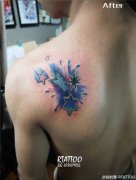 男生肩背潮流经典的五角星纹身图案