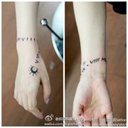 女生手腕一款字母手链纹身图案