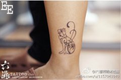 腿部时尚经典的图腾猫咪纹身图案