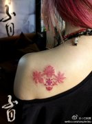 女生肩背唯美好看的图腾花卉纹身图案