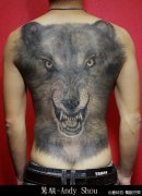 男生后背很酷经典的满背狼头纹身图案
