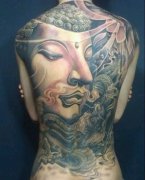 推荐给大家一款满背龙佛纹身作品