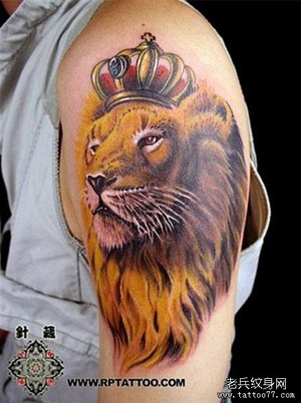 大臂上一款狮子王纹身图案