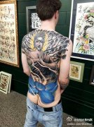 男生后背经典的满背佛纹身图案