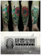 手臂时尚很酷的玫瑰花鬼爪纹身图案