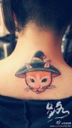 女生后脖子唯美可爱的猫咪纹身图案