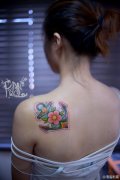 女生肩背唯美时尚的船锚纹身图案