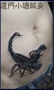 男生腹部一款经典的蝎子纹身图案
