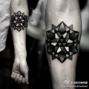 手臂潮流时尚的点刺图腾纹身图案