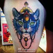 女生腿部一款很帅经典的猫咪纹身图案