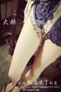 美女腿部唯美潮流的花体字母纹身图案