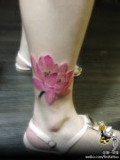 女生腿部好看精美的彩色莲花纹身图案