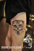 女生腿部呆萌可爱的猫咪纹身图案
