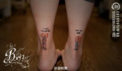 女生脚腕小巧时尚的灯塔与蜡烛纹身图案