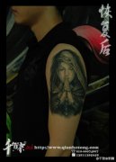 手臂一款经典时尚的圣母纹身图案