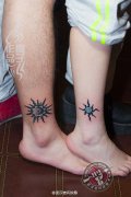 武汉专业纹身店纹身师为一对情侣打造的脚踝图腾太阳纹身作品