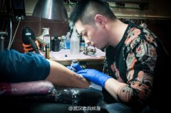 2014年1月22日兵哥制作指南针纹身作品现场