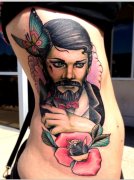 侧腰上一款欧美人物纹身作品