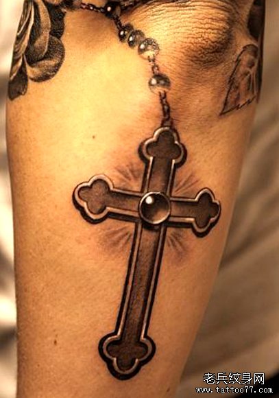 推荐一款精致的十字架纹身图案