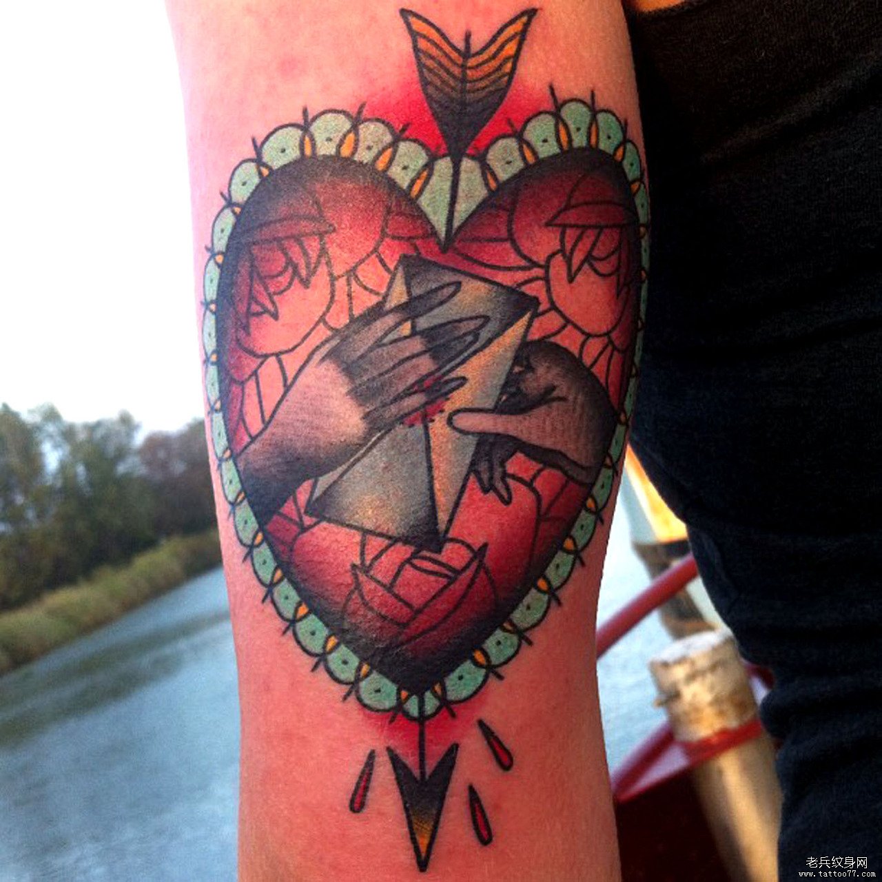 老兵纹身店分享小臂上一款爱心纹身图案