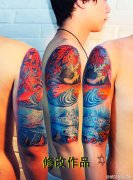为来自十堰的纹身哥修改的大臂大自然枫叶海豚纹身作品