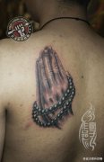 为恩施小伙打造的祈祷之手纹身作品及祈祷之手来源