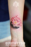 分享一款漂亮的水墨莲花纹身作品