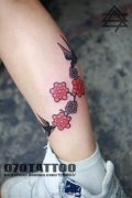 小图上一款个性时尚的花纹身作品