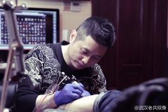 小腿象神纹身作品兵哥制作过程