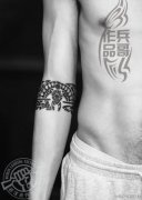 手臂玛雅图腾臂环纹身作品由武汉专业纹身店打造