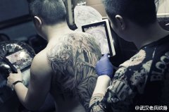 兵哥制作满背纹身作品过程