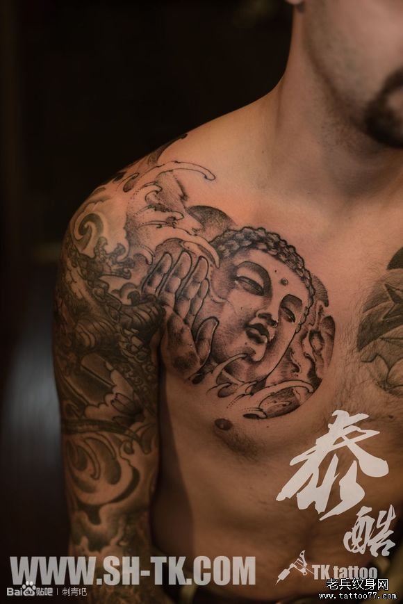 男人胸部佛半胛纹身图案