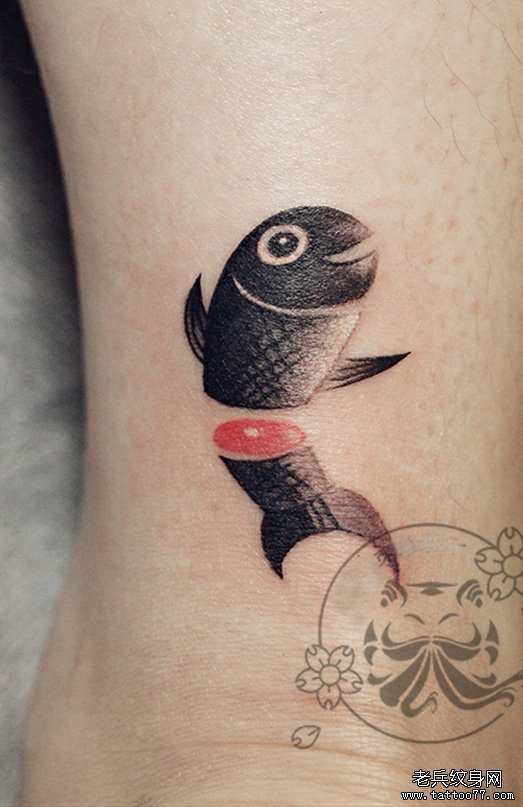 武汉最好的纹身店推荐一款脚踝鱼tattoo图案