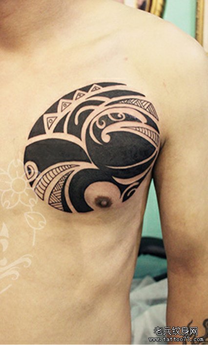前胸图腾tattoo图案由武汉纹身网推荐