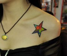 女性肩膀五角星文身图案有武汉最好的刺青店推荐