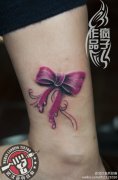 脚踝小清新蝴蝶结纹身作品