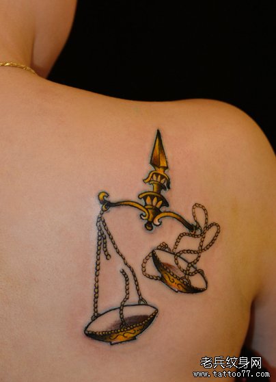 肩部天平座tattoo图案由武汉tattoo店推荐