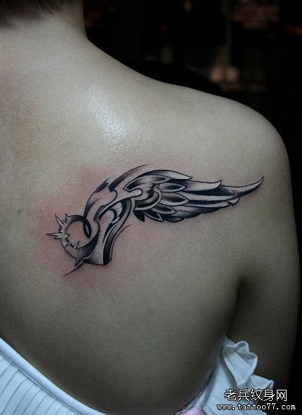 武汉最好的tattoo店推荐一款女性肩部翅膀tattoo图案